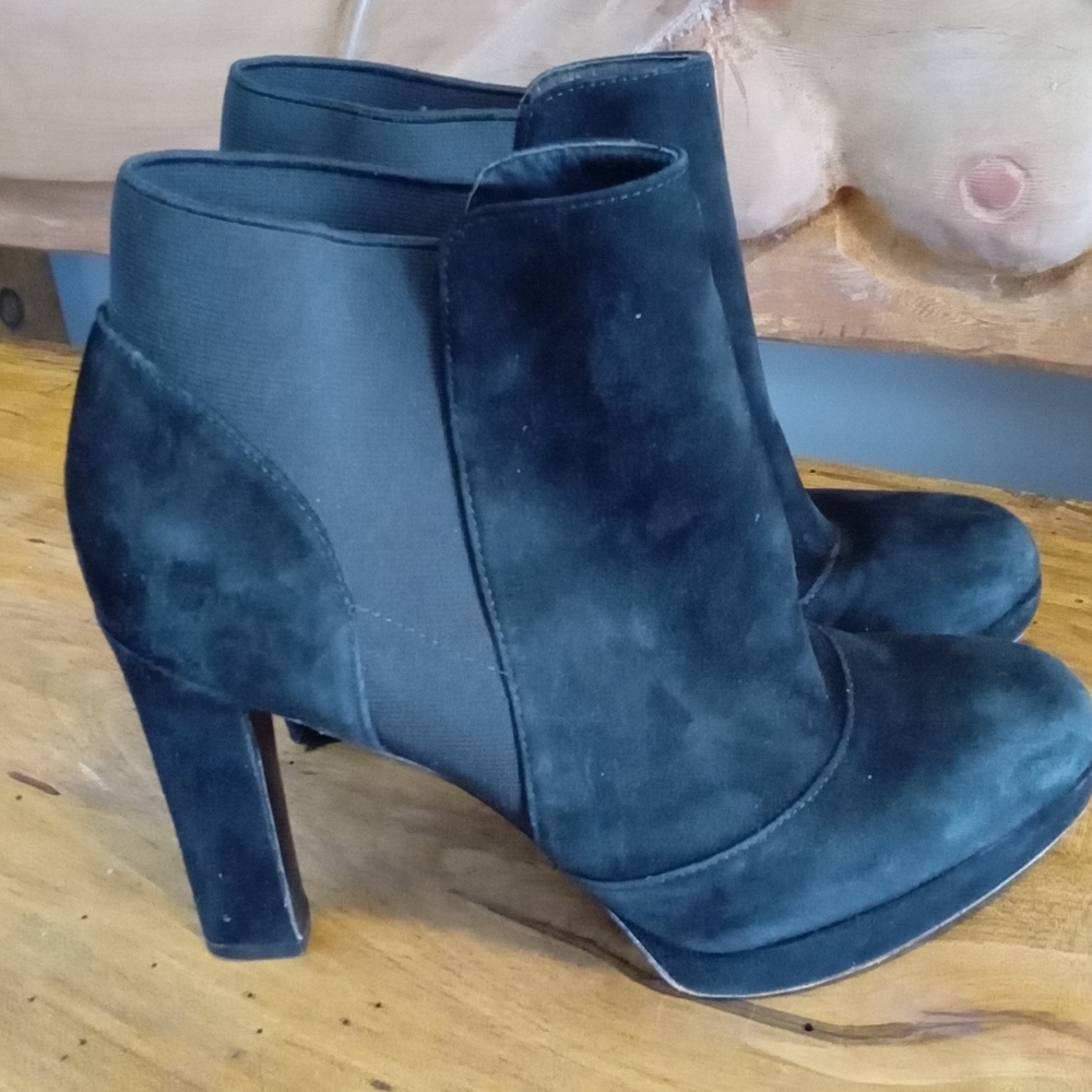 Via Spiga "Tocarra" Size 8 Black Suede Ankle Boots w/4" Heel